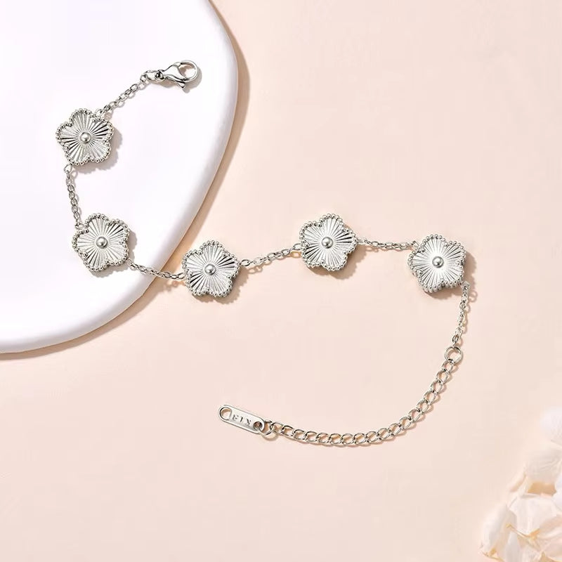 Euphrosyne: Bracelets porte-bonheur